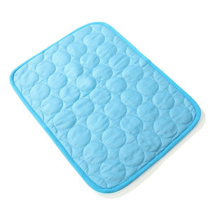 2025 Neu Heißer Verkauf Sommer Moderne Umweltfreundliche Wasserdichte Haustier-Kühlmatte Eisseide Atmungsaktive Katzen- und Hundematte Rutschfest Quadratisch - Product Image 1