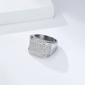 Hiphop rechthoekige, met zirkonia bezette, waterdichte, anti-aanslag, PVD-gecoate, roestvrijstalen, delicate sieradenring voor heren - Product Image 4