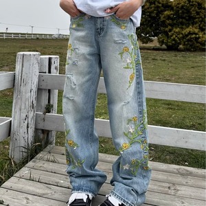 Jeans Baggy da Donna Professionali in Denim con Ricamo Floreale, Vita Media, Gamba Larga e Dritta - Product Image 3