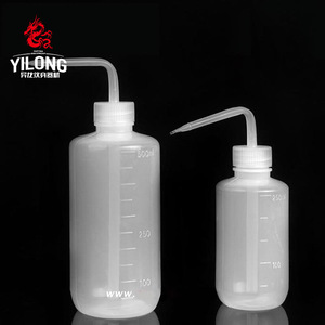ขวดพลาสติกสำหรับทำความสะอาดหมึก ยี่ห้อ Yilong Tattoo หัวฉีดโค้ง ขนาด 250 มล. 500 มล. - Product Image 1