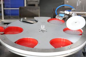 Высокоскоростная машина для вставки прокладок для бутылок - Product Image 6