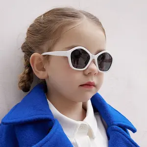 0-3岁婴儿学步男孩女孩太阳镜UV400偏光时尚硅胶框架，带婴儿背带