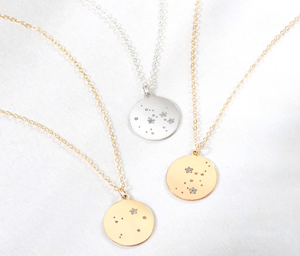 Collier avec pendentif personnalisé du signe du zodiaque, disque du signe du zodiaque personnalisé, disque du mois de <span class=keywords><strong>naissance</strong></span>, collier astrologique du zodiaque, cadeau pour elle - Product Image 1