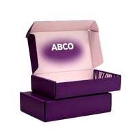 Lage minimale bestelhoeveelheid golfkartonnen recyclebare zelfopstellende 4C bedrukte logo roze cadeauverpakkingen schoenen kleding dozen papieren postdozen