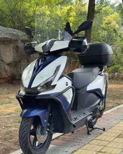 <span class=keywords><strong>Scooter</strong></span> urbain QJMOTOR SRV125 |   125cc 6,9 kW |   Options CBS/ABS+TCS, siège bas de 750 mm - Product Image 2