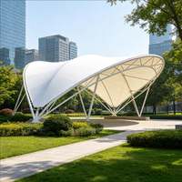 Structure de membrane tendue en PVDF pour aménagement urbain extérieur, avec structure en acier, auvent d'ombrage, abri imperméable contre la pluie, abri anti-feu, abri de jardin, abri de garage
