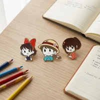 Broche émaillée personnalisée en gros avec personnage de dessin animé et fermoir papillon pour collection, cadeau et collection d'art