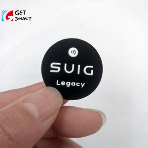 Etiqueta tejida astillada NFC de marca con logotipo elevado personalizado - Product Image 4