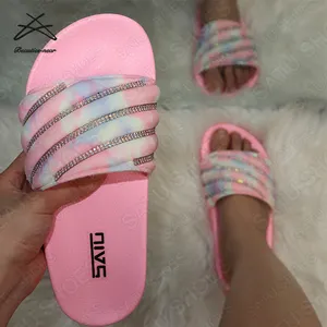 时尚新款女性室内粉色水钻镶钻钻石甜美户外平底女士夏季泳池拖鞋滑梯凉鞋