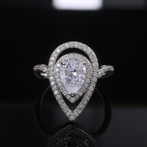 Anello da Donna F511 in Argento con Diamante Taglio a Pera, Diamante Sintetico Coltivato in Laboratorio, Gioiello da Matrimonio, Colore G, Pietra Principale e Pietre Laterali - Product Image 6