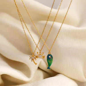 Collier superposé tendance plaqué or, pendentif animal thème océan, design poisson tropical, pour usage quotidien - Product Image 3