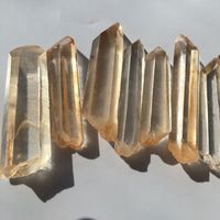 Vente en gros de minéraux rugueux, spécimen de graine de lémurier, naturel, blanc, clair, quartz, cristal brut, points pour la guérison