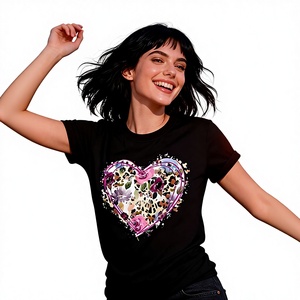 T-shirt stampata con cuore d'amore da donna, manica corta, girocollo, design floreale casual, 100% cotone jersey, vestibilità regolare, top primavera estate - Product Image 1