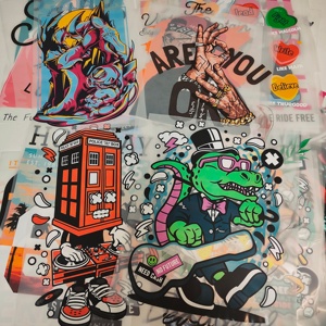 Étiquettes thermocollantes personnalisées en PET lavables pour transferts de numéros, noms et logos sur les vêtements - Product Image 1