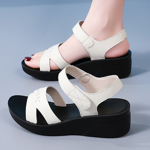 Sandali da <span class=keywords><strong>Donna</strong></span> in Morbida Pelle con Suola Spessa, Nuovi Sandali Estivi Versatili con Zeppa e <span class=keywords><strong>Tacco</strong></span> <span class=keywords><strong>Medio</strong></span>, <span class=keywords><strong>Scarpe</strong></span> Romane Retrò con Piattaforma per Donne - Product Image 1