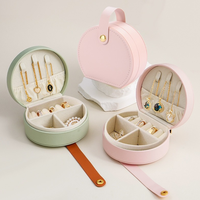Mini boîte à bijoux de voyage demi-ronde portable en cuir PU, organiseur de bijoux, étui de rangement pour colliers, boucles d'oreilles et bagues