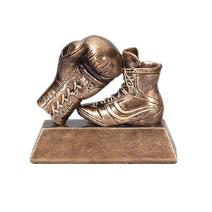 <span class=keywords><strong>Figurine</strong></span> de récompense en résine de trophée de gant et de botte de boxe de Nanwei pour l'entraînement de club d'arts martiaux ou le cadeau de reconnaissance sportive - Product Image 1