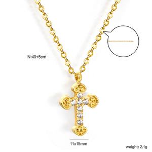 Collier tendance en acier inoxydable plaqué or 18 carats avec pendentif croix chrétienne en zircon cubique et diamant - Product Image 2