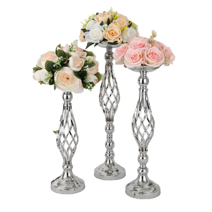 Candelabro de Metal Dorado, Hierro, Plástico y Acrílico, con Alimentación USB o Pilas AAA, Centro de Mesa para Bodas - Product Image 1