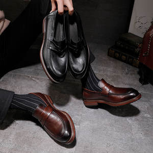 Zapatos de cuero clásicos retro de alta calidad para hombre, con estilo de cuero genuino, adecuados para ocasiones formales y casuales de oficina. - Product Image 5
