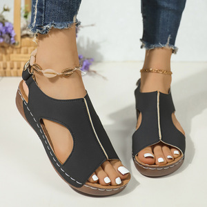 NOVEDAD DE VERANO 2025, Sandalias planas de gran tamaño para mujer, costura de coche, gancho transpirable, pendiente hueca exclusiva para Europa unida - Product Image 1