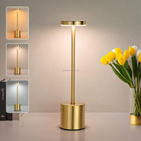 Lampe de table de nuit USB de luxe pour hôtels gradation tactile dorée avec base en cristal Rose et câble USB abat-jour en métal alimenté par batterie