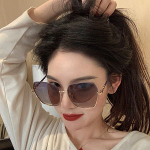 Vente en gros de lunettes de soleil carrées à monture large pour femmes, lunettes de soleil de créateurs, marques célèbres, lunettes de soleil polarisées de luxe - Product Image 2