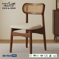 Chaises de salle à manger en rotin MYUZ OEM 2026, structure en bois massif, siège rembourré, style vintage mi-siècle pour la maison et les restaurants, chaise de salle à manger en cannage