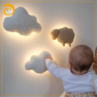 Applique Murale Enfant Nuage & Mouton en Feutre, Veilleuse LED avec Décoration Étoile, Lampe Murale Bohème pour Chambre de Bébé & Salle de Jeux