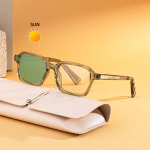 Lunettes de soleil photochromiques ZT-99311 pour femmes, monture carrée, verres PC UV400, monture en plastique et métal, couleur noire, protection solaire changeante - Product Image 2