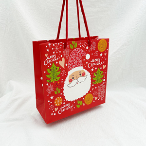 Sacs fourre-tout en papier kraft personnalisés pour Noël avec des motifs de flocons de neige, d'arbres et de rennes pour l'emballage de cadeaux - Product Image 3