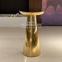 Tables et tabourets de bar hauts modernes en acier inoxydable doré avec cadre en métal et revêtement en velours pour événements de mariage, bars à domicile et hôtels