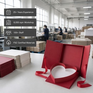 Boîte cadeau magnétique personnalisée style <span class=keywords><strong>livre</strong></span> rouge avec plateau cœur, ruban et nœud, finition mate pour la Saint-Valentin, vente en gros, directement de l'usine - Product Image 4