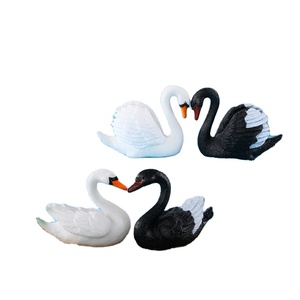 Cygnes miniatures blancs et noirs, figurines en plastique, accessoires et ornements pour jardins féeriques, aménagements en mousse, décorations de gâteaux et de maison - Product Image 5
