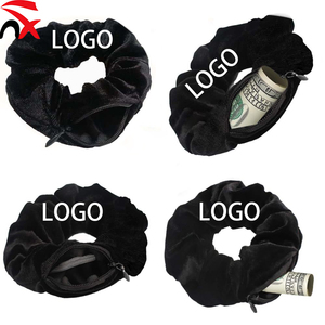 Elastico per Capelli in Tessuto a Costine con Logo Personalizzato e Tasca Nascosta con Cerniera per Monete, Gioielli e Piccoli Oggetti - Product Image 1