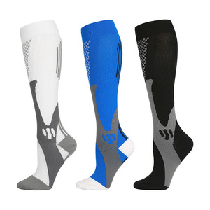 Chaussettes <span class=keywords><strong>de</strong></span> compression personnalisées pour la course à pied (hommes et femmes) 20-30 mmHg – <span class=keywords><strong>Bas</strong></span> <span class=keywords><strong>de</strong></span> compression sportifs pour marathon et varices, avec manchette <span class=keywords><strong>de</strong></span> maintien au niveau du <span class=keywords><strong>bas</strong></span> du corps - Product Image 2