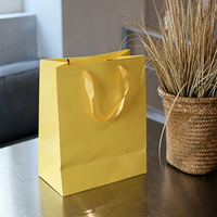 Sac en papier carton blanc mat de qualité supérieure pour chocolats, bonbons et confiseries de luxe