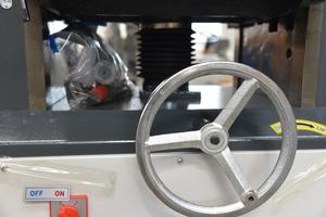 "Cepilladora de superficie única resistente <span class=keywords><strong>GYD</strong></span> de 630mm para cepillado de espesor de madera" - Product Image 3