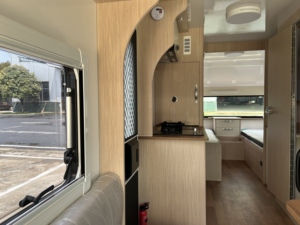<span class=keywords><strong>Caravane</strong></span> de <span class=keywords><strong>luxe</strong></span> tout-terrain 690 avec <span class=keywords><strong>grand</strong></span> canapé-lit, châssis AL-KO léger - Product Image 5