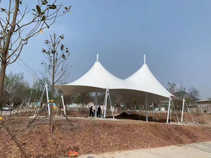 โครงสร้างเหล็กสำเร็จรูป สถาปัตยกรรมแบบดึงดึงด้วยแรงดึง โครงสร้างเมมเบรนผ้า PVDF สำหรับหลังคาสนามแพดเดิลเทนนิส และเต็นท์ฟุตบอล - Product Image 4