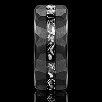 Bague de mariage pour homme JLM en carbure de tungstène noir 8 mm, facettée, martelée, avec incrustation de météorite écrasée