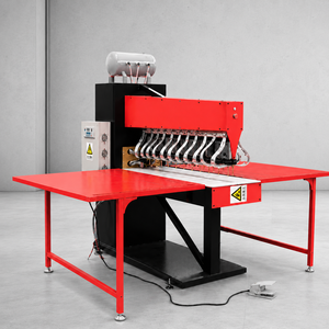 Máquina de Soldadura por Puntos Neumática Automática de Múltiples Cabezales, Equipo de Fabricación de Paneles Industriales Rojos - Product Image 1