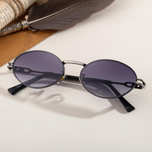 แว่นกันแดดทรงรีมีสไตล์สำหรับผู้หญิงกรอบโลหะเลนส์พีซียูวี 400 ป้องกันคลาส 2 แว่นกันแดดกรอบสีดำใช้กลางแจ้ง - Product Image 2