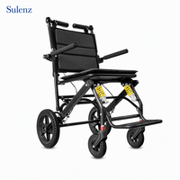 Fauteuil roulant manuel pliable personnalisé en usine avec cadre en alliage d'aluminium, double ressort hélicoïdal, roues avant de 6 pouces et roues alvéolées de 12 pouces