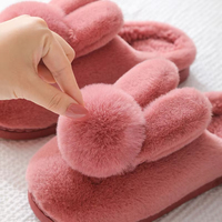 Pantoufles en coton pour femmes en hiver à semelles épaisses antidérapantes en peluche tridimensionnelle chaudes et confortables pour l'intérieur mignon