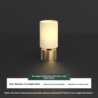 Lámpara de Mesa Moderna Nórdica de Latón con Pantalla de Tela, Base para Bombilla E14, Diseño Simple y Flexible, Luz Cálida Ambiental para Dormitorio o Sala de Estar