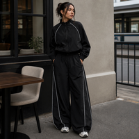 Ensemble deux pièces pour femme Joydressing : veste de survêtement marine zippée et pantalon large avec passepoil contrastant