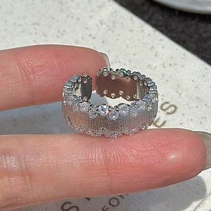 Anillo de Plata de Ley S925 con Microincrustaciones de Circonita, Estilo Simple y Moderno, Diseño Geométrico Vintage Medieval, Anillo Abierto de Nicho - Product Image 1