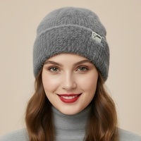 Hautfreundliche Weiche Kunstfell-Jacquard-Strickmütze für Damen Herbst Winter Japanischer Stil Beliebt Online Warm Winddicht Einfarbig