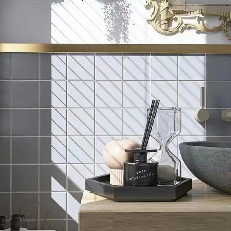 Fossan 타일 공급 업체 실내 부엌 backsplash 욕실 벽 데코를위한 무광택 완성 된 광택 흑백 세라믹 모자이크 타일